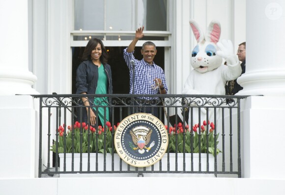 Barack Obama et sa femme Michelle Obama lors de la 138e chasse aux oeufs de Pâques de la Maison Blanche à Washington, le 28 mars 2016.