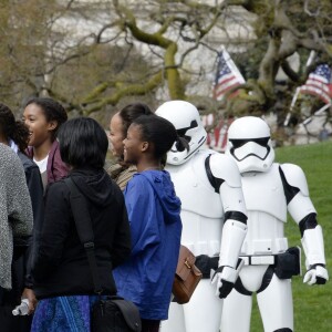 Barack Obama et sa fille Sasha  lors de la traditionnelle chasse aux oeufs de Pâques de la Maison Blanche à Washington, le 28 mars 2016.