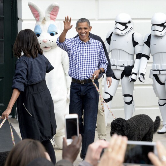 Barack Obama et Michelle Obama lors de la traditionnelle chasse aux oeufs de Pâques de la Maison Blanche à Washington, le 28 mars 2016.
