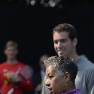 Barack Obama discute avec le tennisman James Blake  lors de la traditionnelle chasse aux oeufs de Pâques de la Maison Blanche à Washington, le 28 mars 2016.