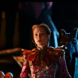 Mia Wasikowska dans Alice de l'autre côté du miroir.