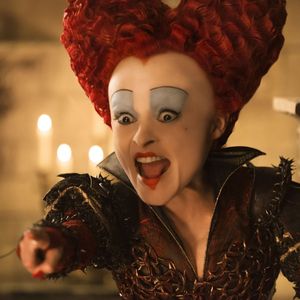 Helena Bonham Carter dans Alice de l'autre côté du miroir.