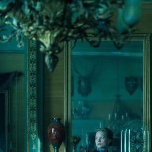Mia Wasikowska dans Alice de l'autre côté du miroir.