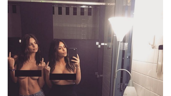 Kim Kardashian et Emily Ratajkowski topless : Un selfie hot et engagé !
