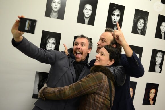 Nicolas Le Riche, Vincent Pérez, Clairemarie Osta lors du vernissage de l'exposition photo de Vincent Pérez, le 08 Janvier 2015 - Paris