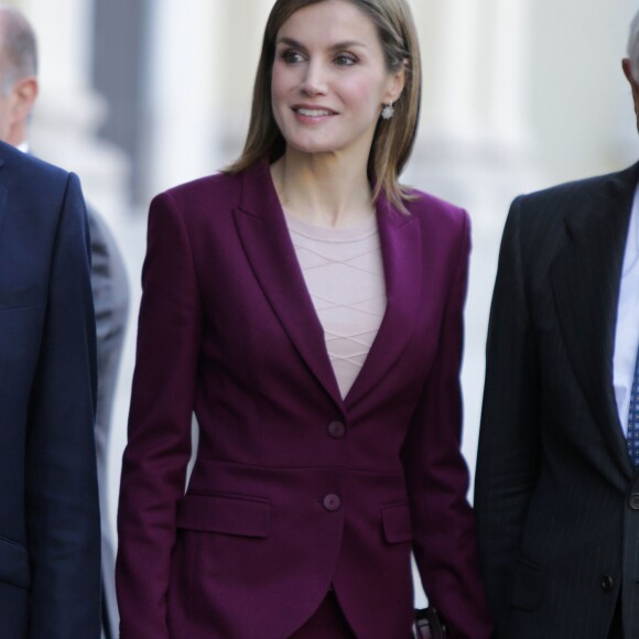 La reine Letizia d'Espagne a pris part le 30 mars 2016 à une réunion de travail de la Fondation BBVA Microfinance à Madrid