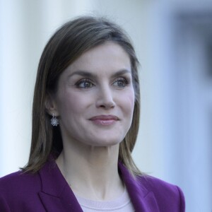 La reine Letizia d'Espagne a pris part le 30 mars 2016 à une réunion de travail de la Fondation BBVA Microfinance à Madrid