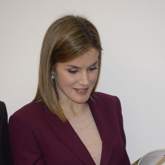 La reine Letizia d'Espagne a pris part le 30 mars 2016 à une réunion de travail de la Fondation BBVA Microfinance à Madrid