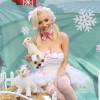 Courtney Stodden, habillée très sexy, défend la cause animale à travers l'association PETA, en plein coeur de Hollywood. Le 24 novembre 2015