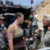 Charlize Theron avec George Miller sur le tournage de Mad Max Fury Road.