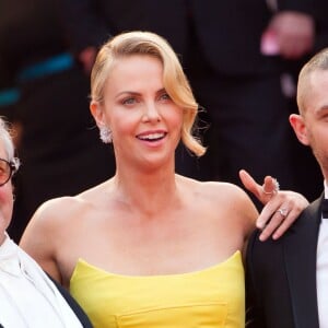 George Miller, Charlize Theron, Tom Hardy - Montée des marches du film "Mad Max : Fury Road" lors du 68e Festival International du Film de Cannes, le 14 mai 2015.