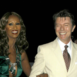 David Bowie et sa femme Iman à la soirée Vanity Fair pour le lancement du 6e festival du film de triBeCa à New York le 24 avril 200