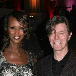 David Bowie et sa femme Iman à la soirée Vanity Fair pendant le festival du film de TriBeCa le 20 avril 2005