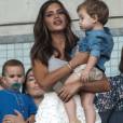  Sara Carbonero et son fils Martin le 8 août 2015 lors du premier match d'Iker Casillas avec le FC Porto. 