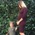Sara Carbonero, enceinte d'un petit garçon, et son fils Martin, 2 ans, photo Instagram mars 2016.