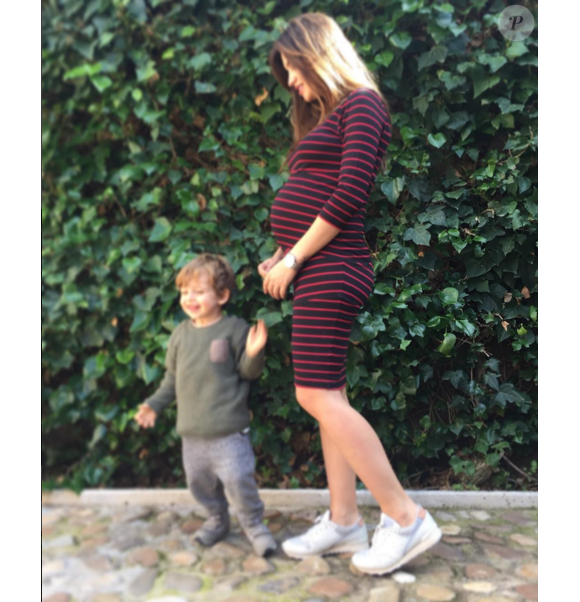 Sara Carbonero, enceinte d'un petit garçon, et son fils Martin, 2 ans, photo Instagram mars 2016.