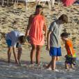 Coleen Rooney (épouse de Wayne Rooney) en vacances à la Barbade avec ses enfants Kai Wayne et Klay Anthony Rooney et ses parents Tony et Colette McLoughlin. Le 29 mars 2016.
