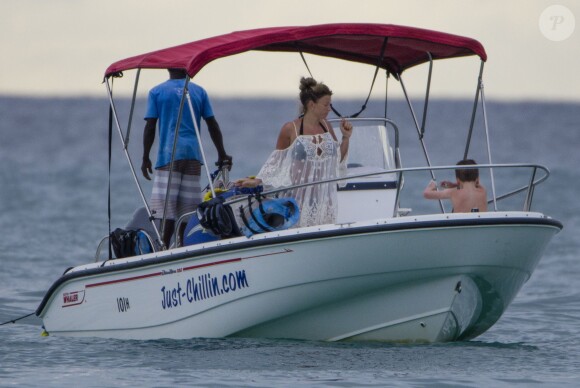 Coleen Rooney (épouse de Wayne Rooney) en vacances à la Barbade avec ses enfants Kai Wayne et Klay Anthony Rooney et ses parents Tony et Colette McLoughlin. Le 30 mars 2016.