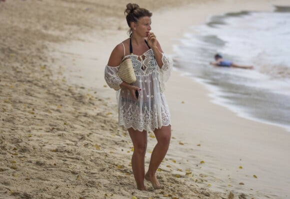 Coleen Rooney (épouse de Wayne Rooney) en vacances à la Barbade avec ses enfants Kai Wayne et Klay Anthony Rooney et ses parents Tony et Colette McLoughlin. Le 30 mars 2016.