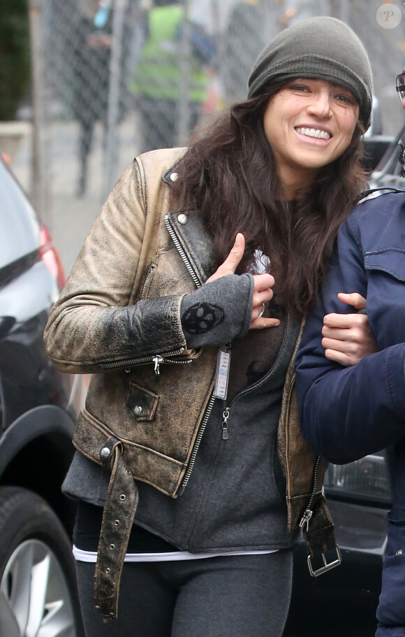 Michelle Rodriguez se promène à New York le 25 février 2016.