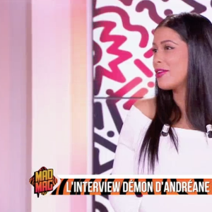 Ayem Nour évoque sa prise de poids dans le "Mad Mag" sur NRJ12. Le 5 avril 2016.