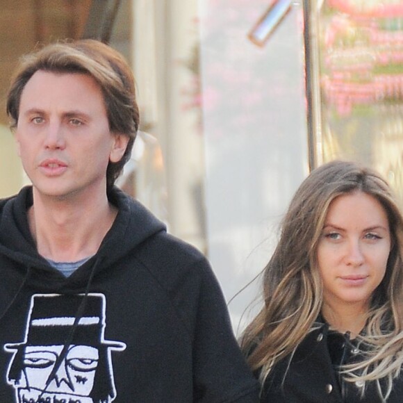 Jonathan Cheban et sa compagne Anat Popovsky font du shopping à Beverly Hills le 12 Mars 2016.