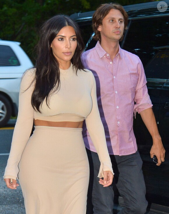 Kim Kardashian, sa soeur Khloe, son meilleur ami Jonathan Cheban et Scott Disick vont dîner au restaurant "Pellegrino Pizza Bar" à New York, le 13 août 2014.