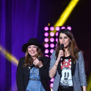 Sharon et Karine Ferri - Les 12 finalistes de 'The Voice' saison 4 chantent pour l'association "Tout Le Monde Chante Contre Le Cancer" pour les enfants malades à Disneyland Paris le 29 mars 2015.28/03/2015 - Marne-la-Vallée