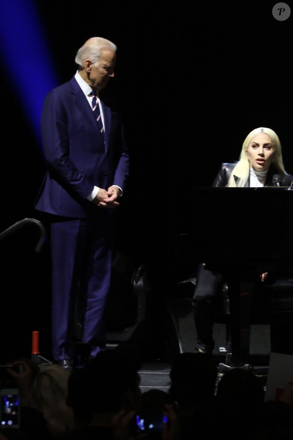 Lady Gaga et le vice-président américain Joe Biden, unis pour It's on us, sur le campus à Las Vegas, le 7 avril 2016.