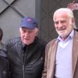 Jean-Paul Belmondo et Rémy Julienne pour son 83e anniversaire, devant chez lui à Paris, le 9 avril 2016.