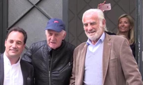 Jean-Paul Belmondo et Rémy Julienne pour son 83e anniversaire, devant chez lui à Paris, le 9 avril 2016.