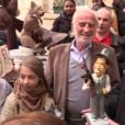 Jean-Paul Belmondo, entouré de sa fille Stella, son ex-femme Natty, et des amis (dont Rémy Julienne), pour son 83e anniversaire, devant chez lui à Paris, le 9 avril 2016.