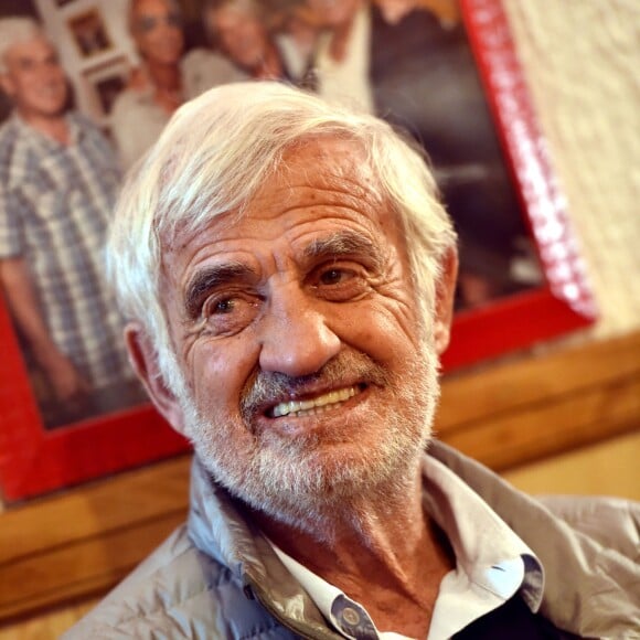 Exclusif - L'acteur français Jean-Paul Belmondo, après avoir assisté à la soirée de remise des prix du 39eme Festival International du Cirque de Monte Carlo, a déjeuné à Nice, le 21 janvier 2015 dans l'un de ses restaurants préférés Lou Balico entouré d'amis de longues dates.