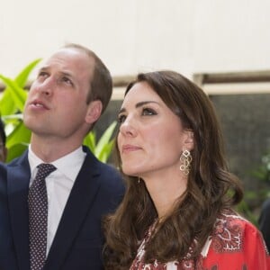 Le prince William et la duchesse de Cambridge au Taj Hotel à Bombay où ont lieu les attaques terroristes. 10 avril 2016 © Pool / MD / Bestimage