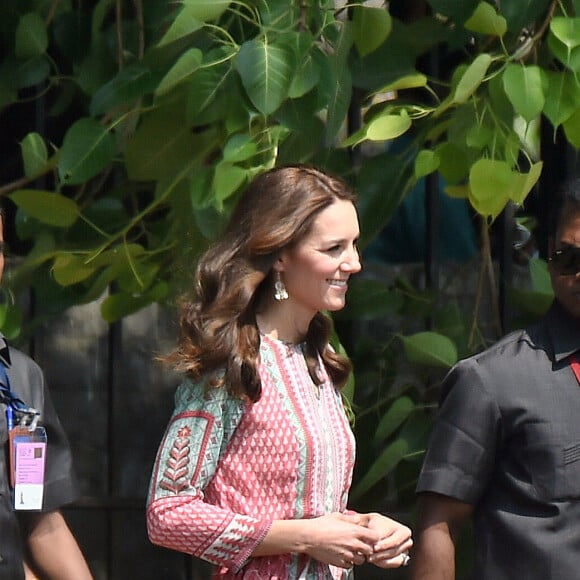 Le prince William et la duchesse de Cambridge, Catherine Kate Middleton au premier jour de leur visite en Inde à Bombay se rendent au parc Oval Maidan le 10 avril 2016