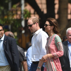 Le prince William et la duchesse de Cambridge, Catherine Kate Middleton au premier jour de leur visite en Inde à Bombay se rendent au parc Oval Maidan qui est l'un des lieux les plus connus de Bombay le 10 avril 2016