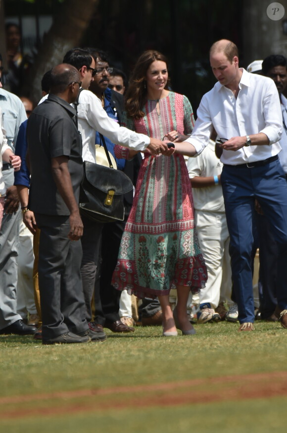 Le prince William et la duchesse de Cambridge, Catherine Kate Middleton au premier jour de leur visite en Inde à Bombay se rendent au parc Oval Maidan qui est l'un des lieux les plus connus de Bombay Le 10 avril 2016