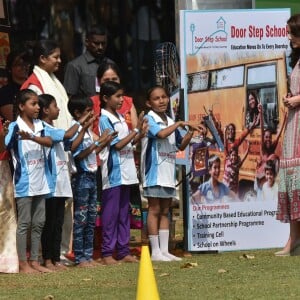 Le prince William et la duchesse de Cambridge, Catherine Kate Middleton au premier jour de leur visite en Inde à Bombay se rendent au parc Oval Maidan qui est l'un des lieux les plus connus de Bombay le 10 avril 2016