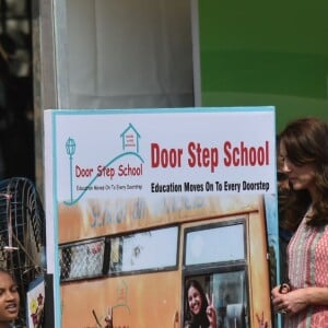 Le prince William et la duchesse de Cambridge, Catherine Kate Middleton au premier jour de leur visite en Inde à Bombay se rendent au parc Oval Maidan le 10 avril 2016