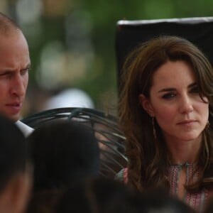 Le prince William et la duchesse de Cambridge, Catherine Kate Middleton au premier jour de leur visite en Inde à Bombay se rendent au parc Oval Maidan le 10 avril 2016