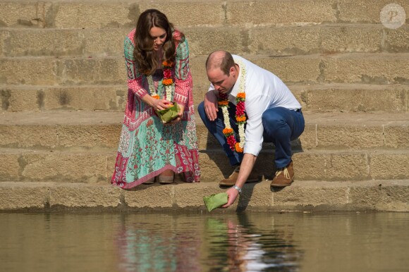 Kate Middleton et William au Banganga Water Tank, à Bombay le 10 avril 2016