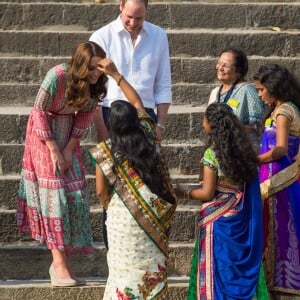 Kate Middleton et William au Banganga Water Tank, à Bombay le 10 avril 2016