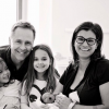 Kim Painter, la femme de l'acteur Chad Lowe, a publié une photo de sa troisième petite fille prénommée Nixie Barbara entourée de ses deux grandes soeurs, sur sa page Twitter, le 26 mars 2016.