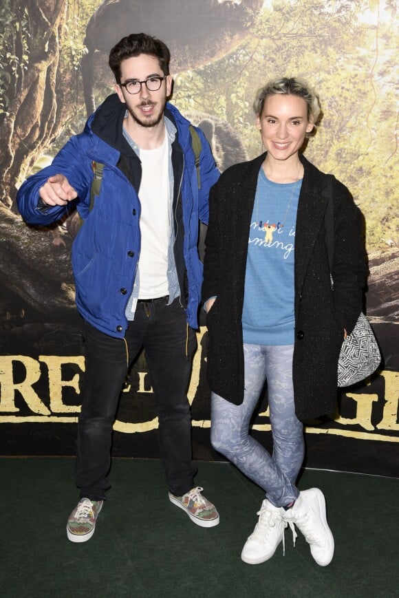 Les Youtubers Kemar et Natoo lors de l'avant-première du film Disney 'Le Livre de la Jungle', au Pathé Beaugrenelle, Paris le 11 avril 2016.