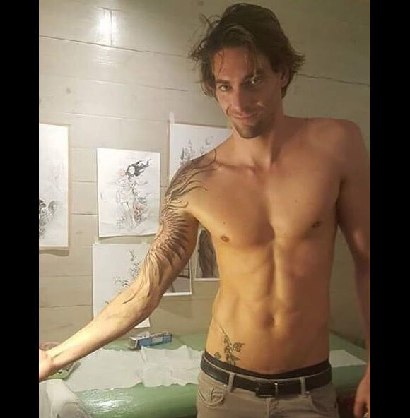 Camille Lacourt dévoile son tatouage, sur Instagram. Avril 2016