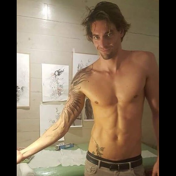 Camille Lacourt dévoile son tatouage, sur Instagram. Avril 2016