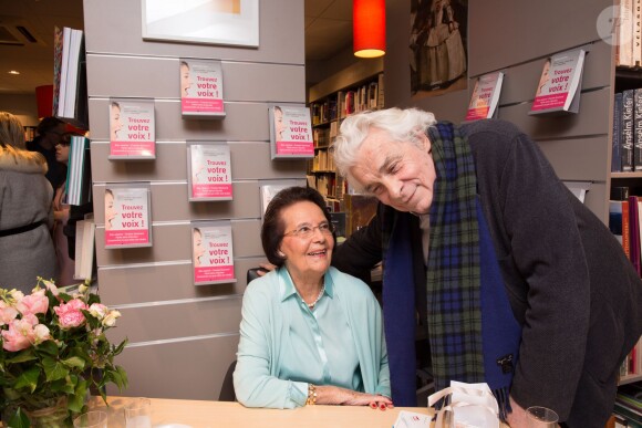 Exclusif - Raymonde Viret et Jacques Weber - Raymonde Viret pose pour la sortie de son livre "Trouvez votre voix !" à la librairie Albin Michel mais aussi pour son 92ème anniversaire boulevard Saint-Germain à Paris le 11 avril 2016.