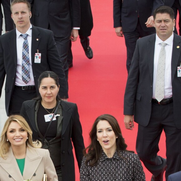 Le prince Frederik et la princesse Mary de Danemark ont accompagné le président du Mexique Enrique Pena Nieto et sa femme Angèlica Rivera lors de leur visite au château de Kronborg et au musée Maritime à Elseneur, le 13 avril 2016, lors de leur visite d'Etat.