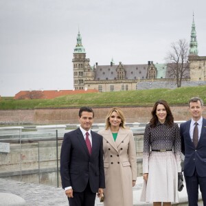 Le prince Frederik et la princesse Mary de Danemark ont accompagné le président du Mexique Enrique Pena Nieto et sa femme Angèlica Rivera lors de leur visite au château de Kronborg et au musée Maritime à Elseneur, le 13 avril 2016, lors de leur visite d'Etat.