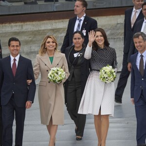 Le prince Frederik et la princesse Mary de Danemark ont accompagné le président du Mexique Enrique Pena Nieto et sa femme Angèlica Rivera lors de leur visite au château de Kronborg et au musée Maritime à Elseneur, le 13 avril 2016, lors de leur visite d'Etat.